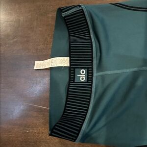 ALO Yoga Xs airlift Leggings